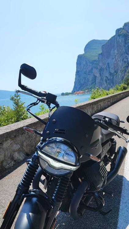 Moto Guzzi V7 Stone (2021 - 25) (4)