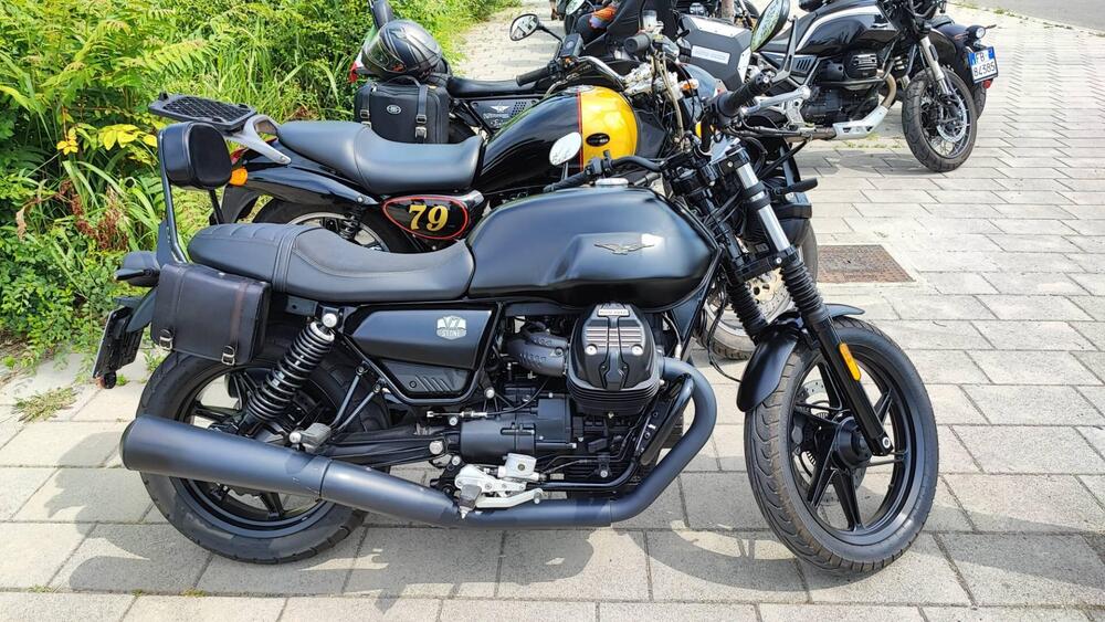 Moto Guzzi V7 Stone (2021 - 25) (5)