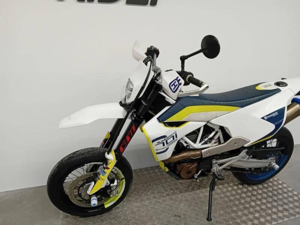 Husqvarna 701 Supermoto (2017 - 19) (4)