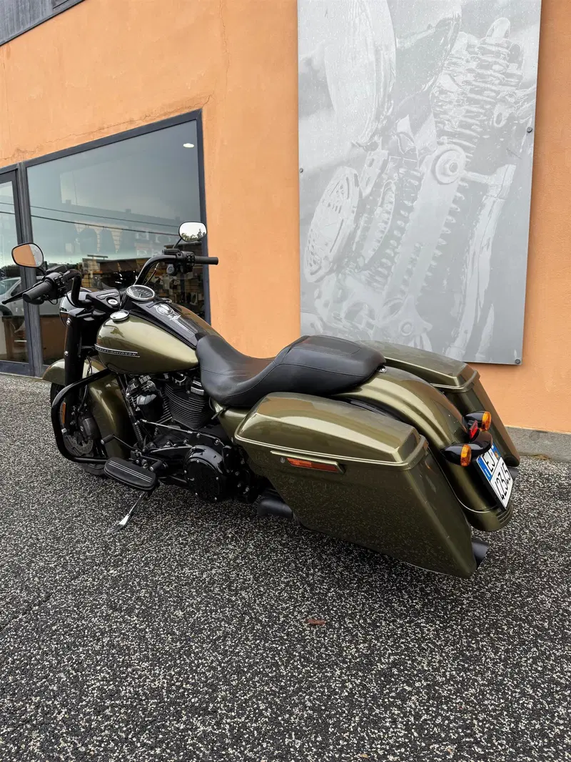 Harley-Davidson 107 Road King Special (2017 - 18) - FLHRXS (2)