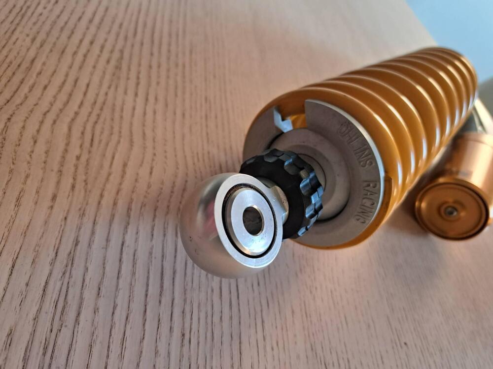 Ohlins S46PR1C1 per Moto Guzzi V85TT Öhlins (3)