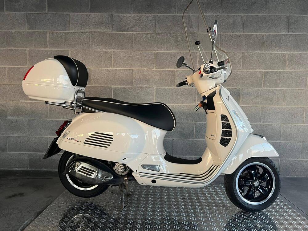 Vespa GTS 300 Hpe (2021 - 22)