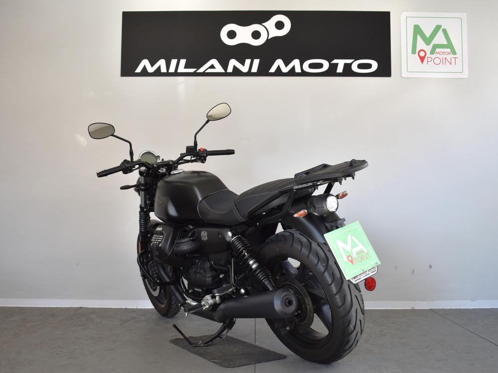 Moto Guzzi V7 Stone (2021 - 25) (5)