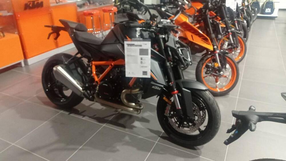 KTM 1390 Super Duke R (2024 - 25) (2)