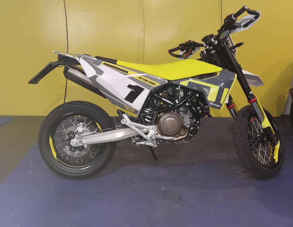 Husqvarna 701 Supermoto (2022)