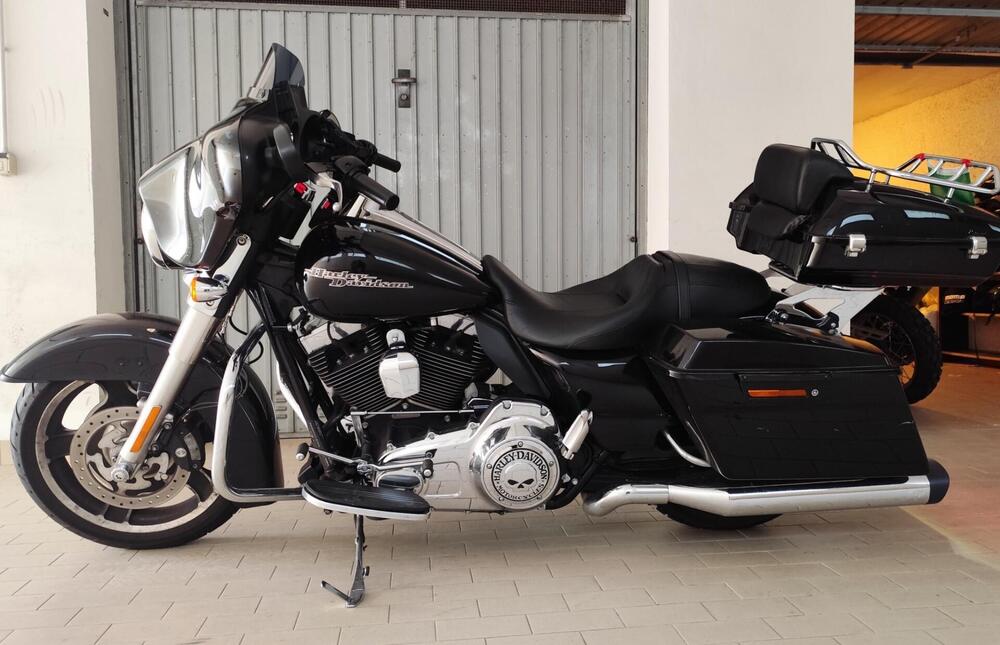 Harley-Davidson 1690 Street Glide (2011 - 13) - FLHX (3)