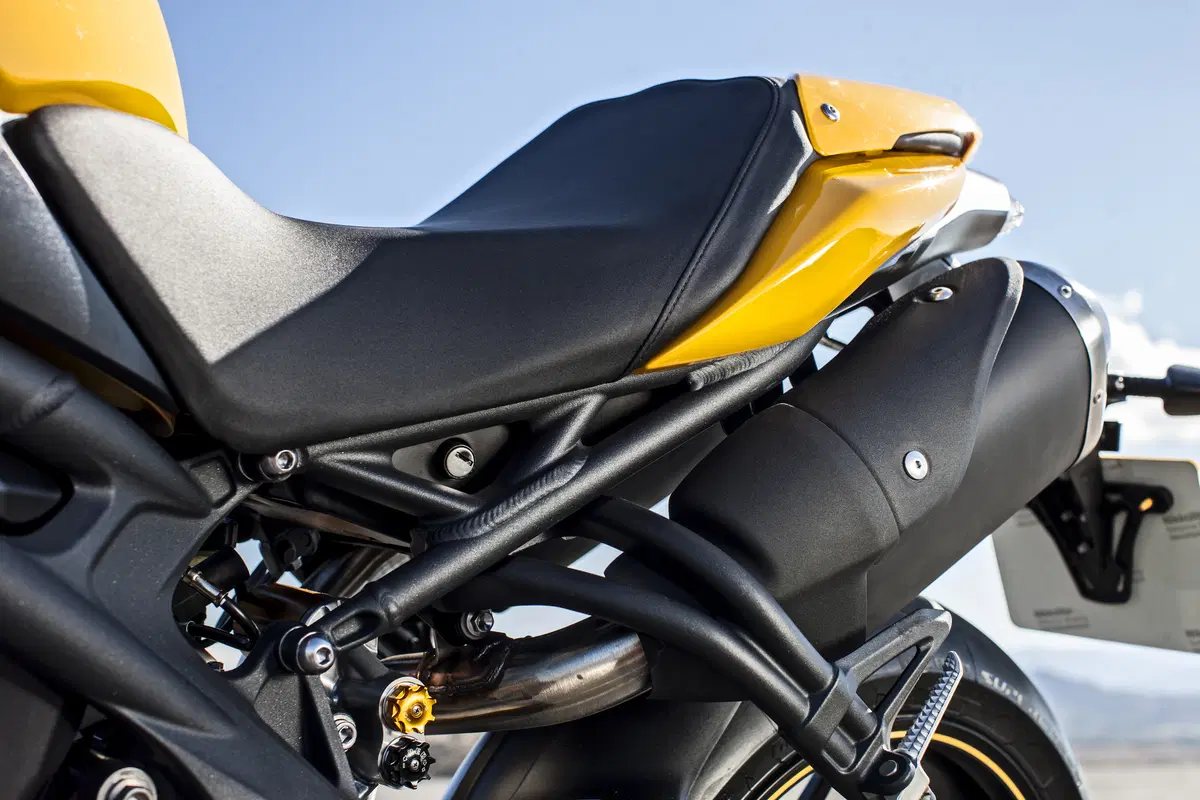 Triumph Speed 94 e Speed 94R, 21 anni dopo (20)