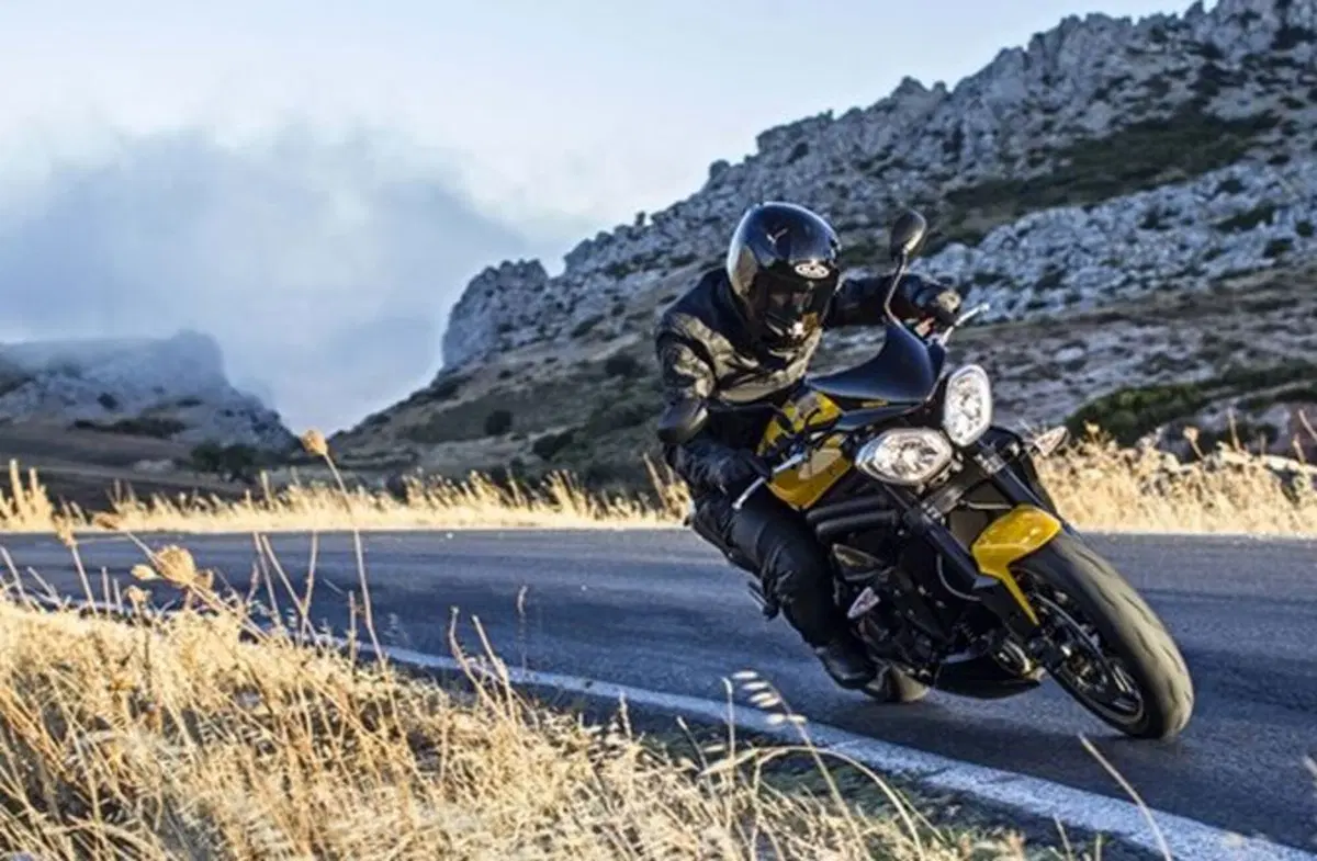 Triumph Speed 94 e Speed 94R, 21 anni dopo (3)