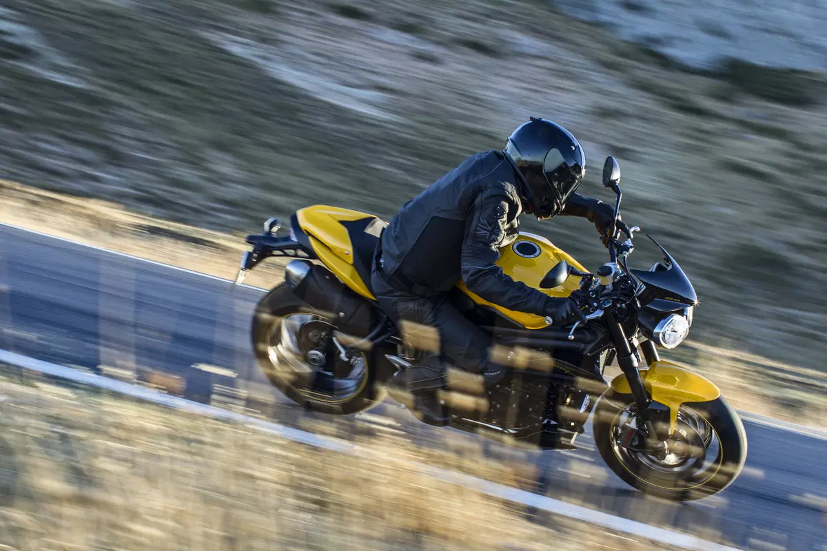 Triumph Speed 94 e Speed 94R, 21 anni dopo (2)