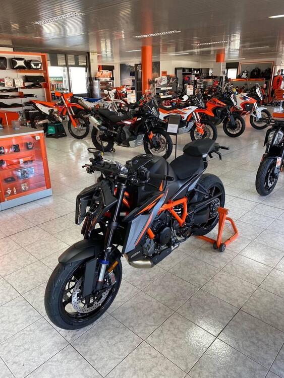 KTM 1390 Super Duke R (2024 - 25) (2)