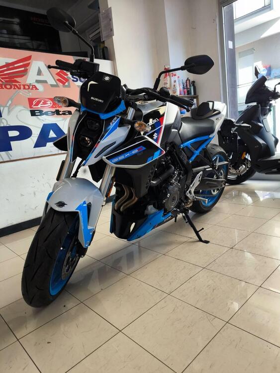 Suzuki GSX-8S Team Suzuki Edition (2024) (5)