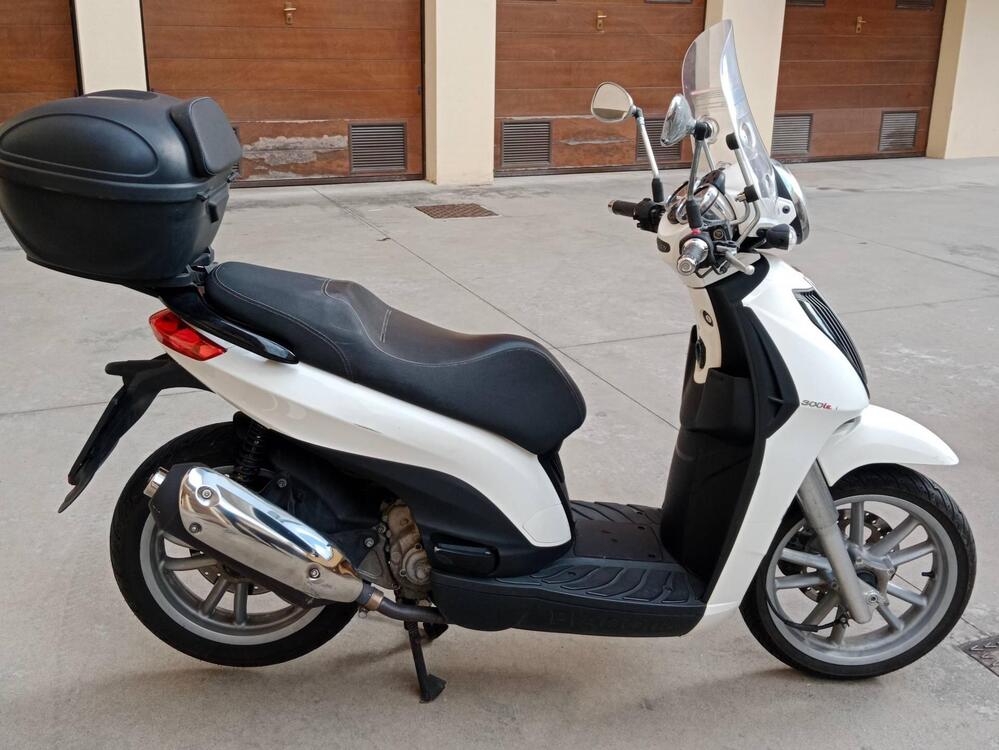 Piaggio Carnaby Cruiser 300 (2008 - 13) (3)