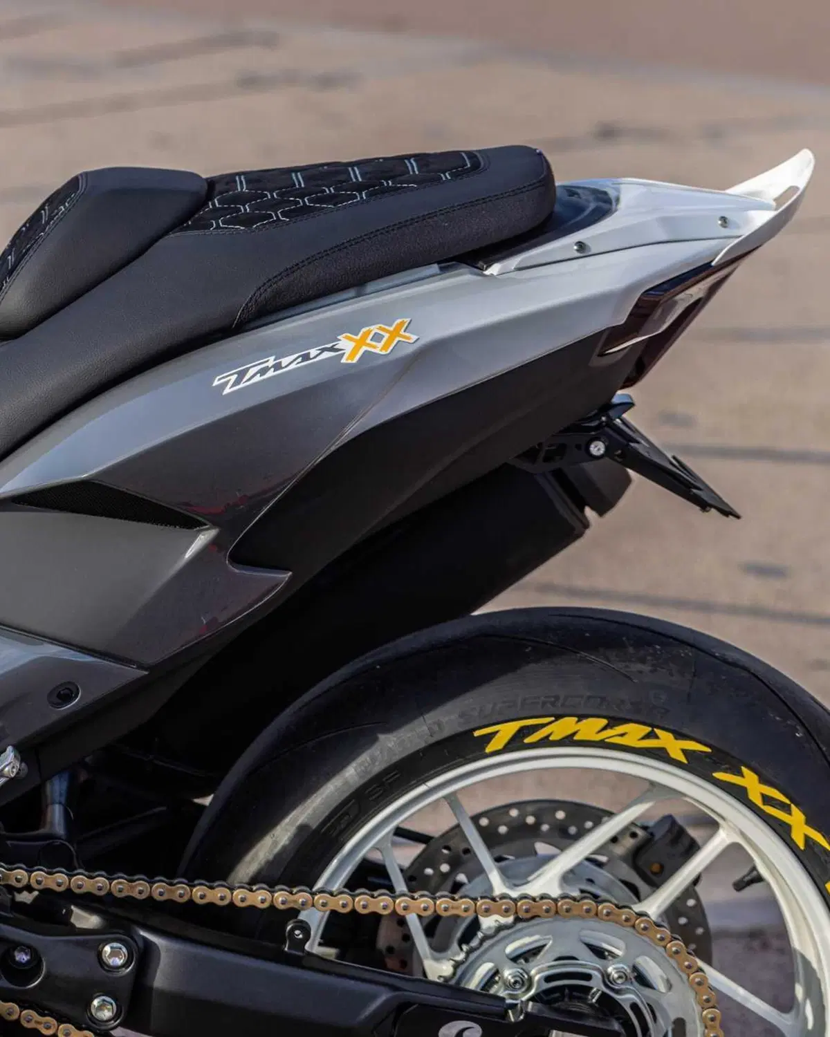 Yamaha Tmax XX: l'ultimo gioiello firmato Ortolani Customs (10)