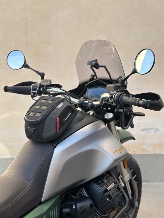 Moto Guzzi V85 TT Centenario (2021 - 22) (4)