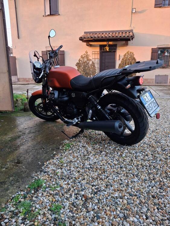 Moto Guzzi V7 Stone (2021 - 25) (4)