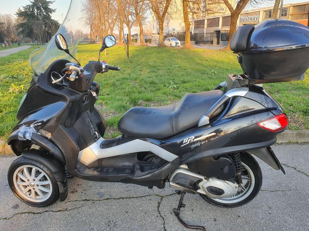 Piaggio MP3 300 (2010 - 11) (5)