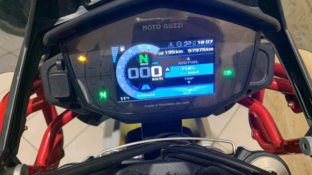 Moto Guzzi V85 TT (2019 - 20) (4)