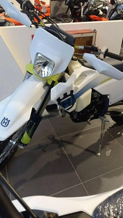 Husqvarna FE 250 (2024) (3)