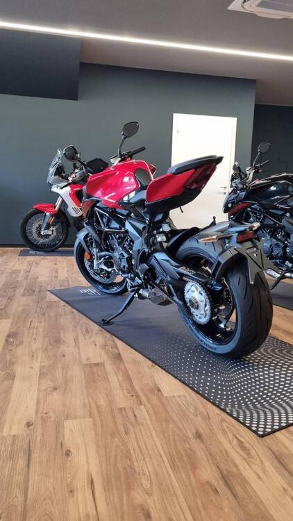 MV Agusta Brutale 800 R (2023 - 25) (3)