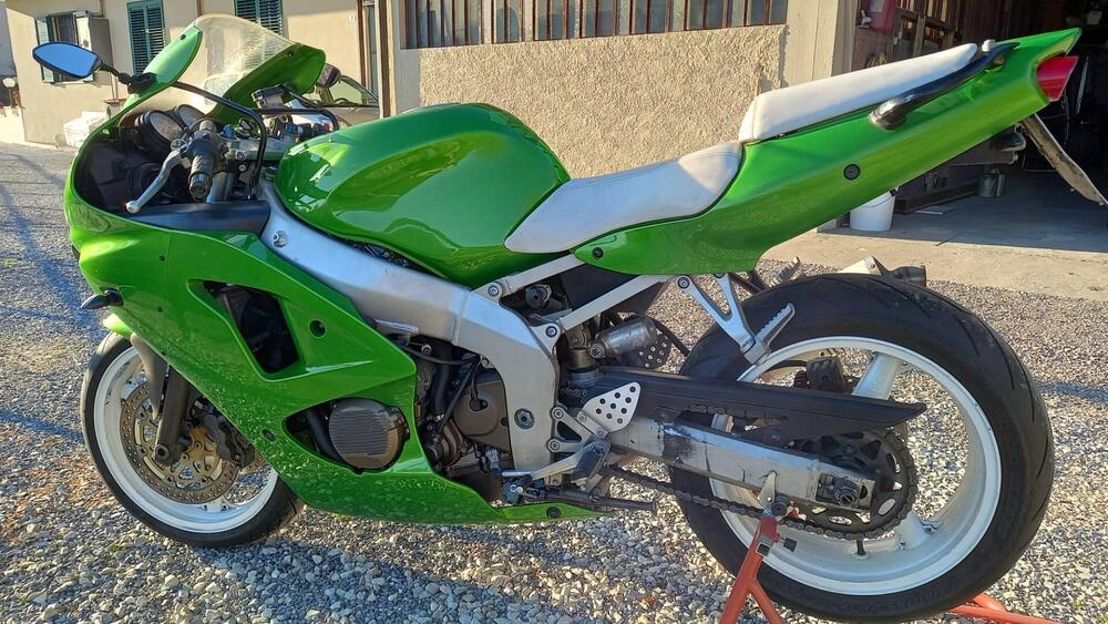 Kawasaki Ninja 600 ZX-6R (2000 - 02) (2)