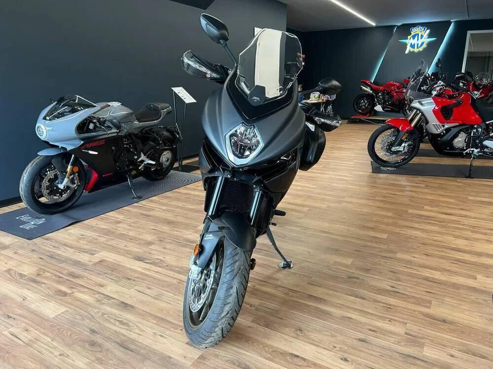 MV Agusta Turismo Veloce 800 Lusso SCS (2021 - 25) (3)