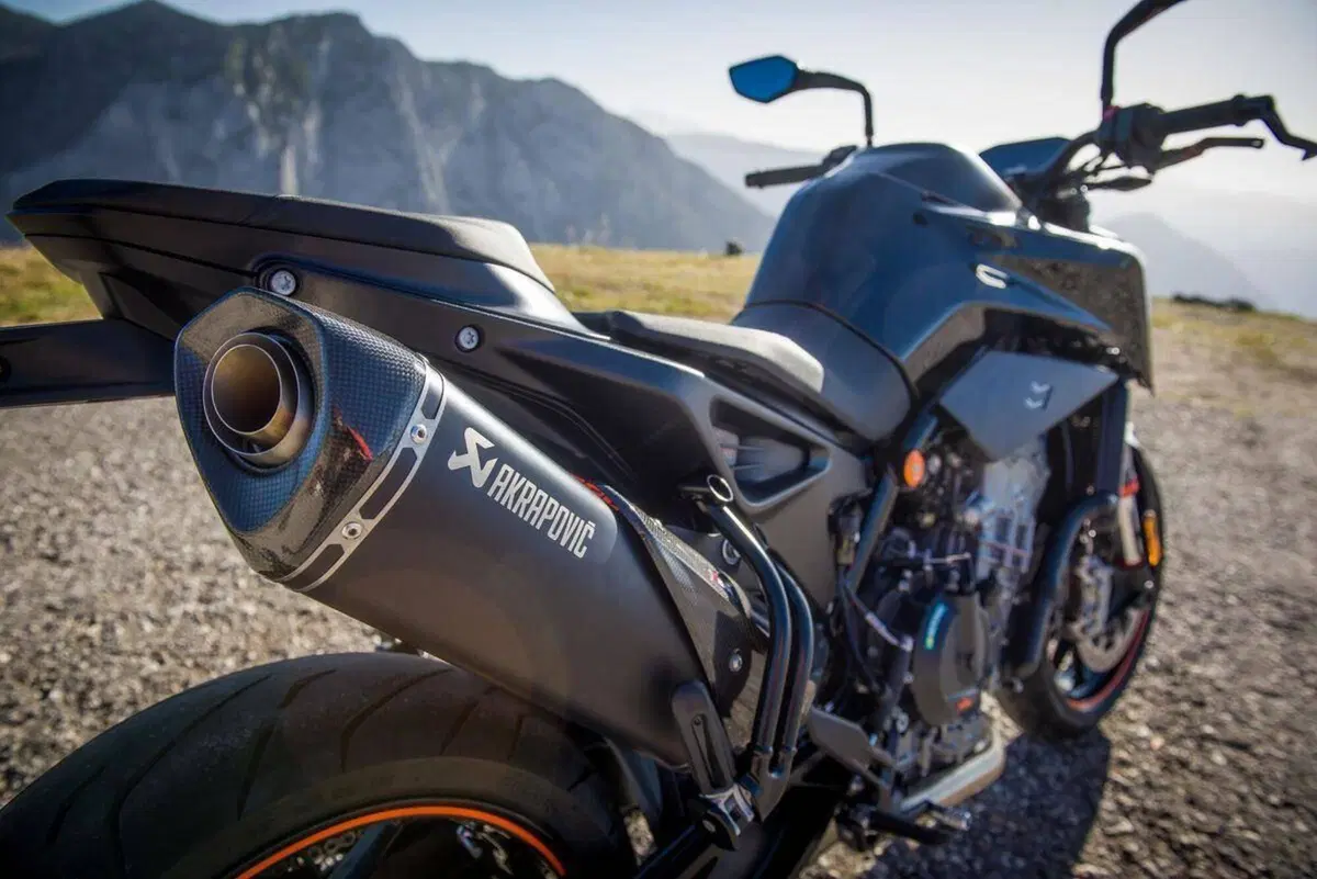 AKRAPOVIČ "SLIP-ON LINE" Akrapovic (3)
