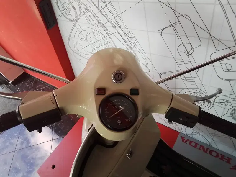 Piaggio VESPA P 125 X (4)
