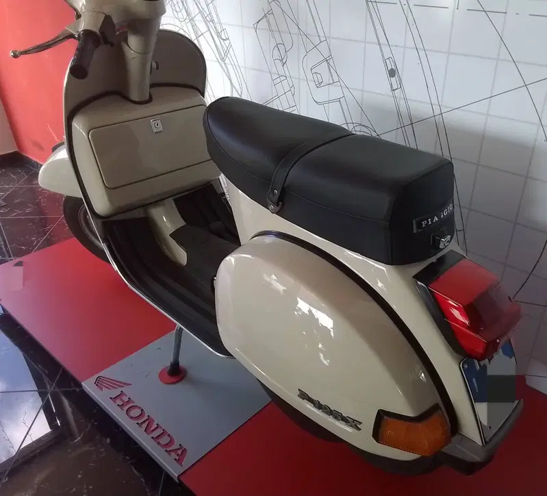 Piaggio VESPA P 125 X (5)