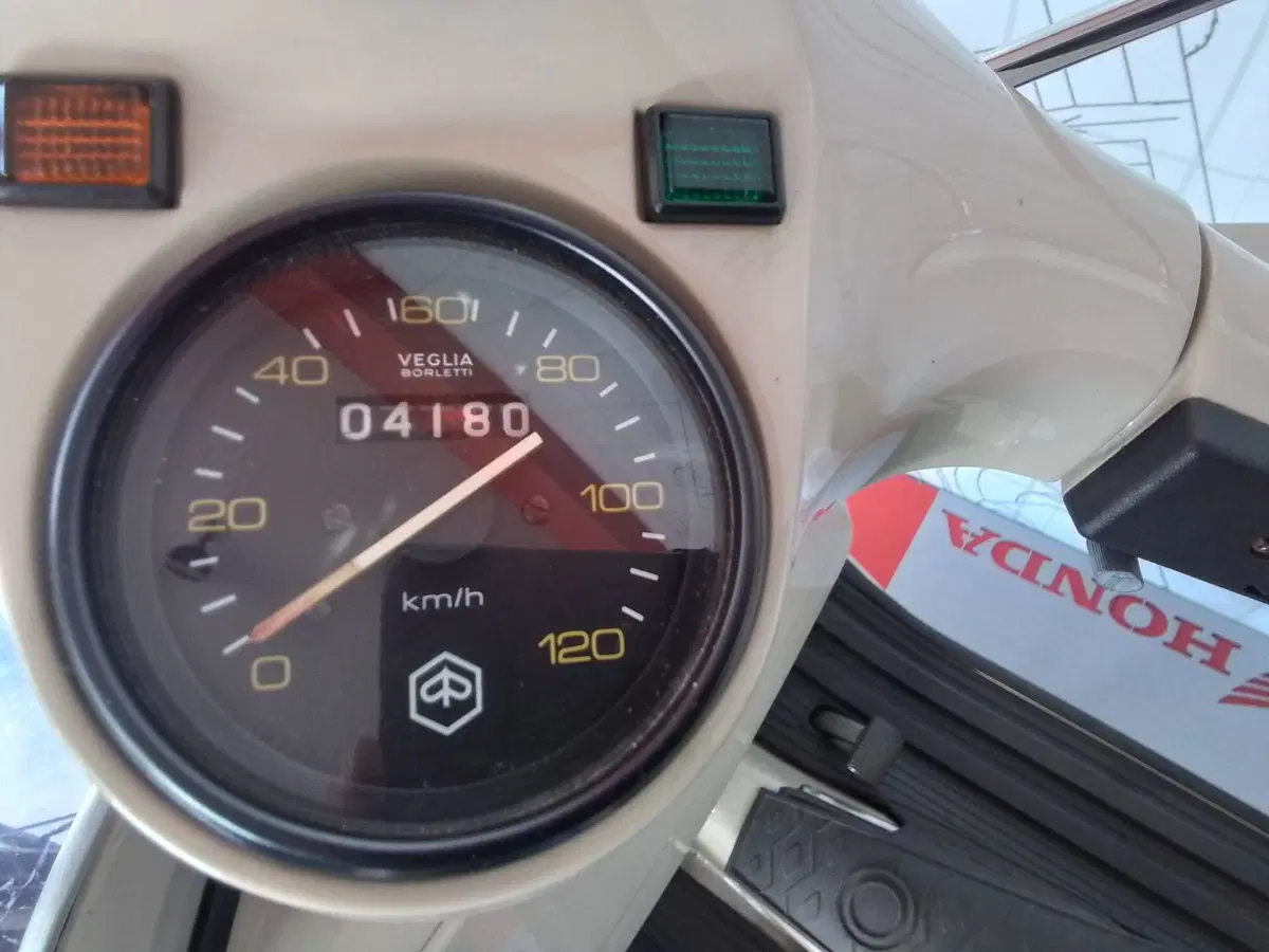 Piaggio VESPA P 125 X (6)