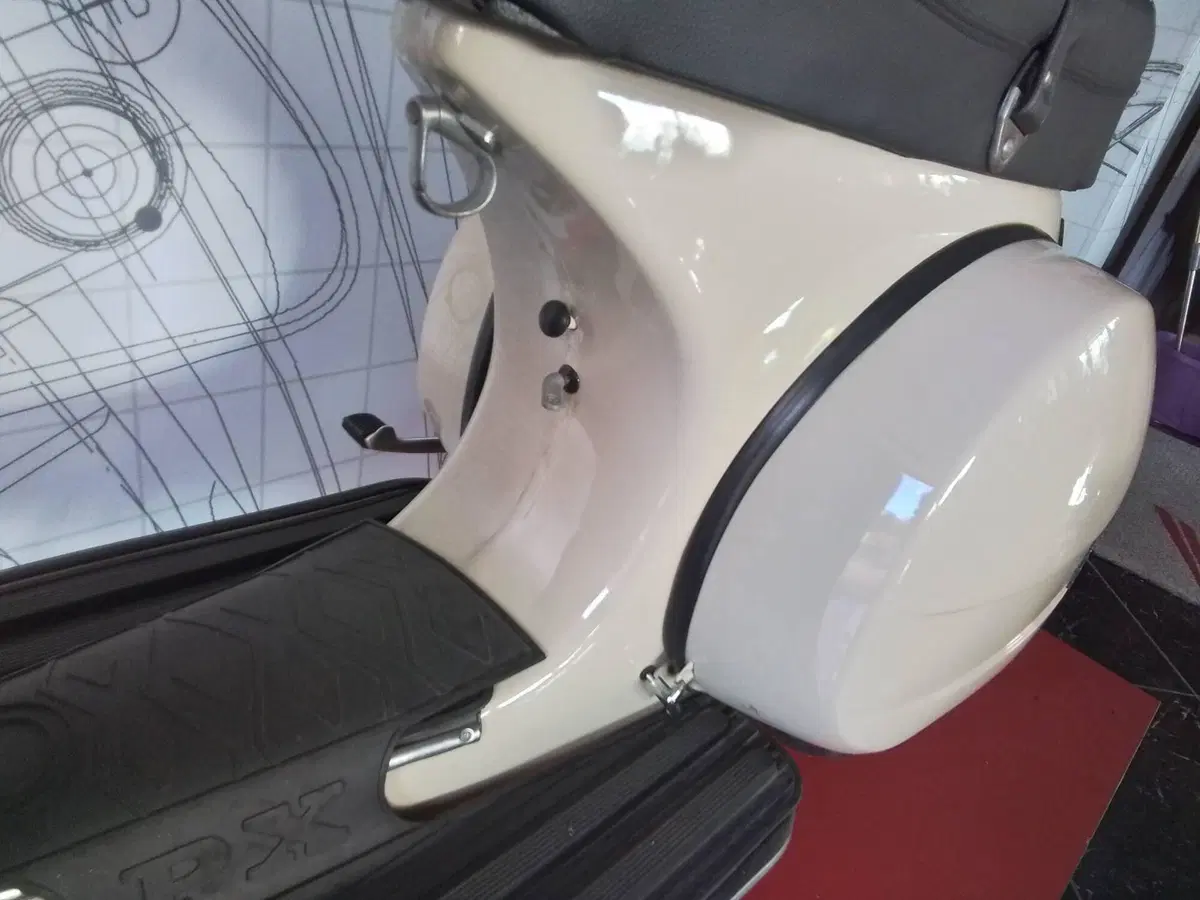 Piaggio VESPA P 125 X (10)