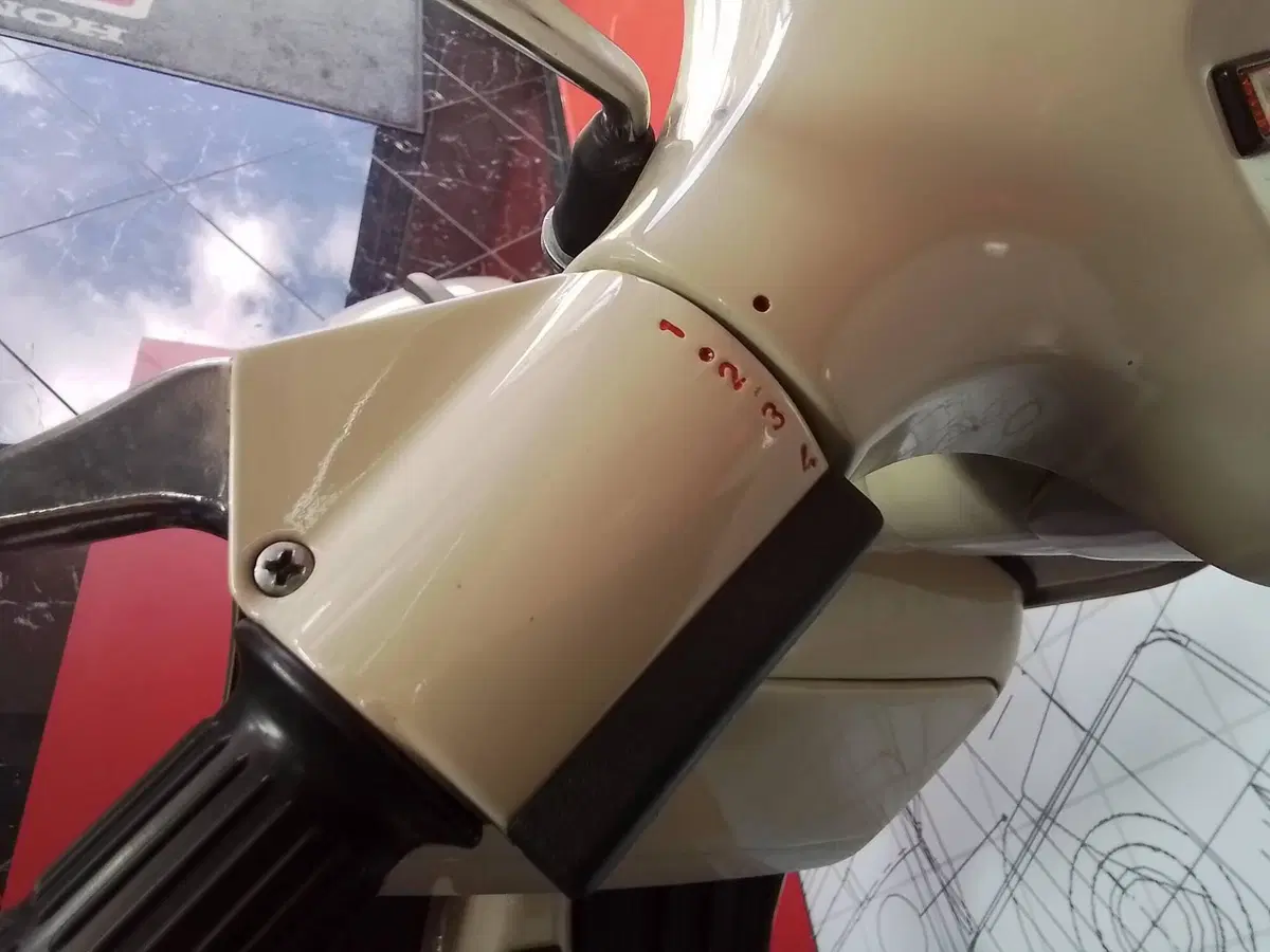 Piaggio VESPA P 125 X (20)