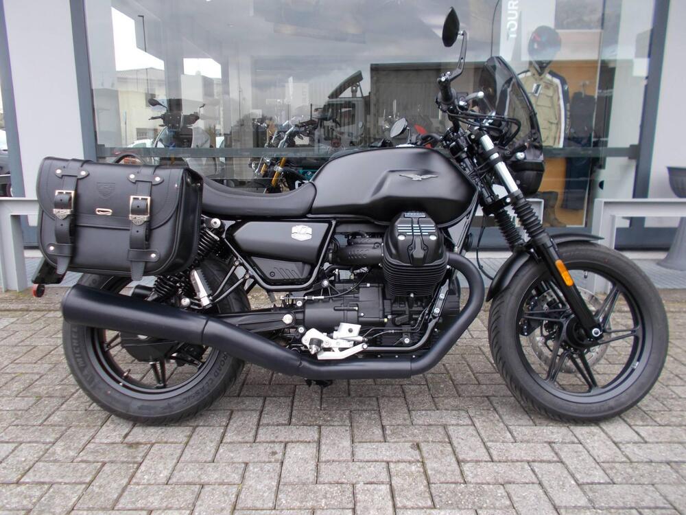 Moto Guzzi V7 Stone (2021 - 25)