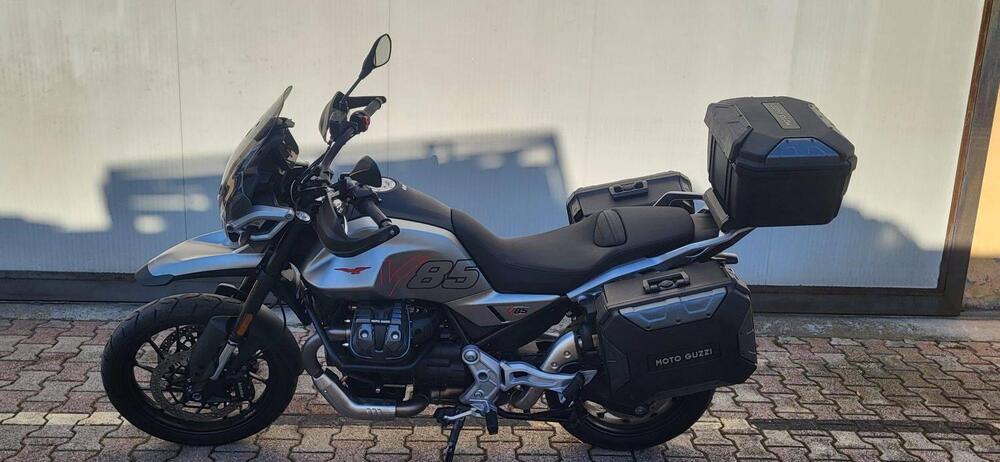 Moto Guzzi V85 Strada (2024 - 25)