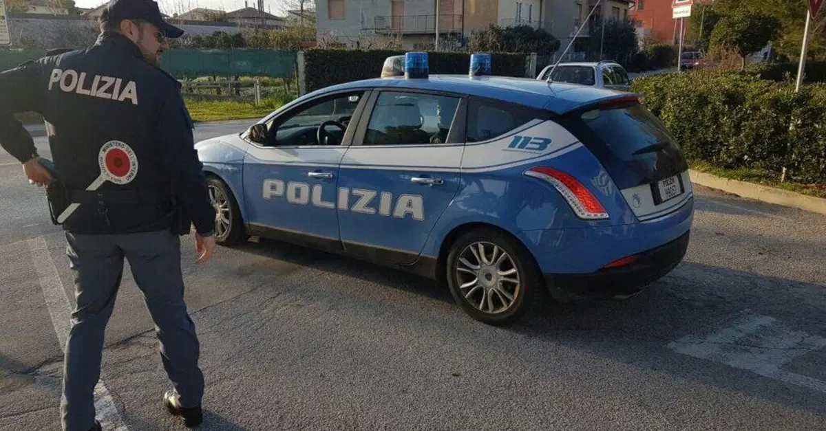 Bari: non si ferma all'alt della Polizia, ferisce un agente e travolge una passante. Arrestato 