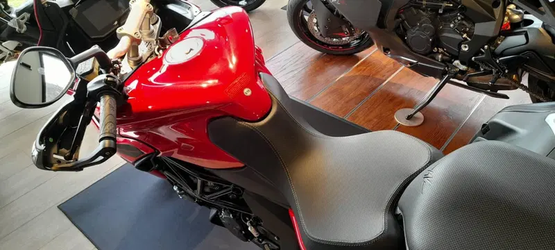 MV Agusta Turismo Veloce 800 R (2023 - 26) (12)