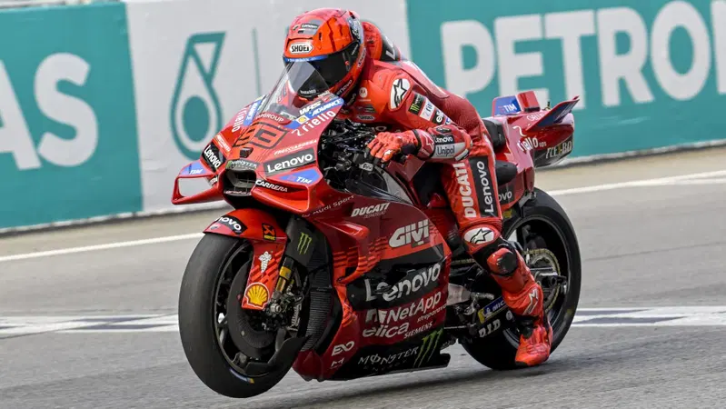 MotoGP 2025. Test di Sepang. Marc Marquez: "Una lotta per il titolo con Alex? Non metterei mai pressione a mio fratello"