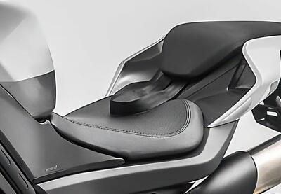 CF Moto 750 SR con cintura di sicurezza, la faranno davvero?