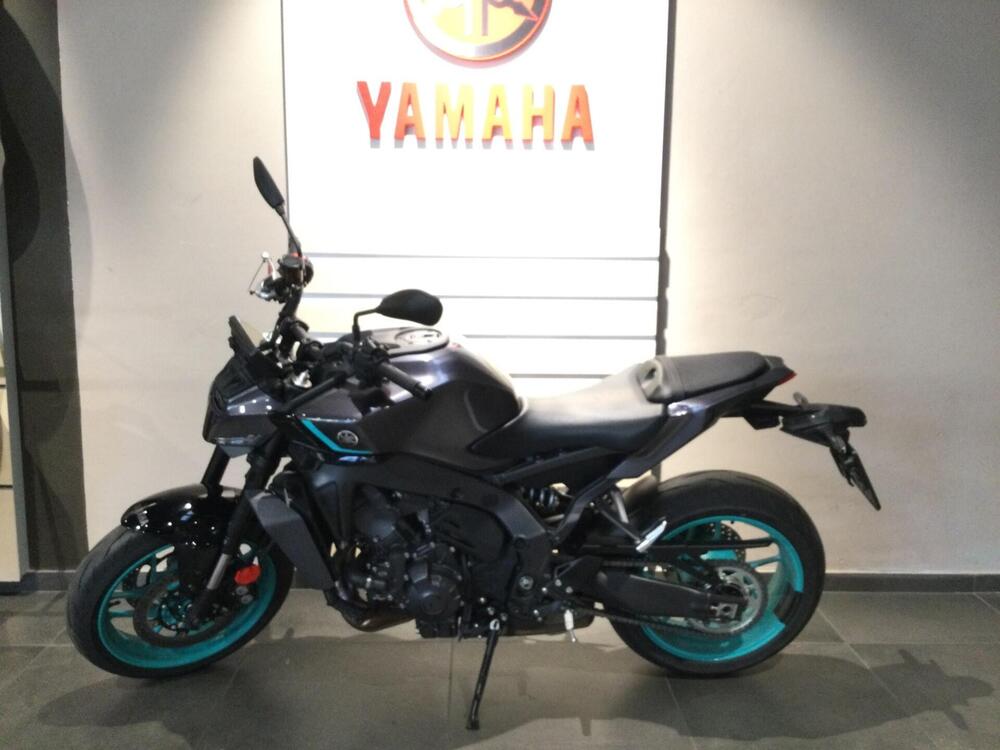 Yamaha MT-09 Y-AMT (2024 - 25) (2)