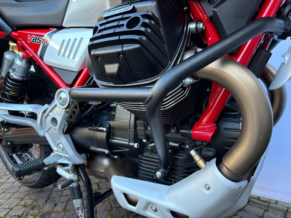 Moto Guzzi V85 TT Evocative Graphics (2019 - 20) (3)