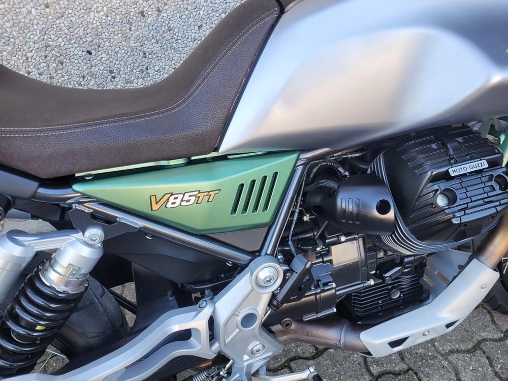 Moto Guzzi V85 TT (2021 - 23) (2)