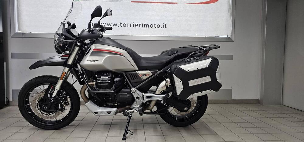 Moto Guzzi V85 TT Travel (2021 - 23) (3)