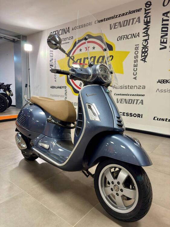 Vespa GTS 300 Hpe (2019) (2)