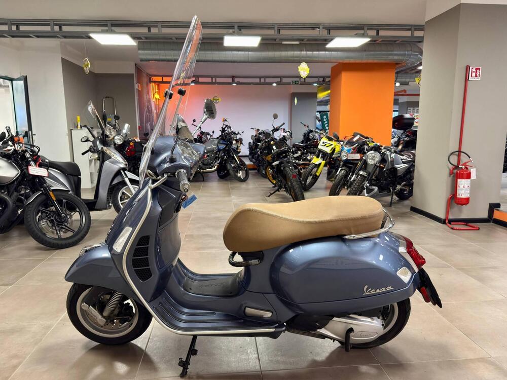 Vespa GTS 300 Hpe (2019) (4)