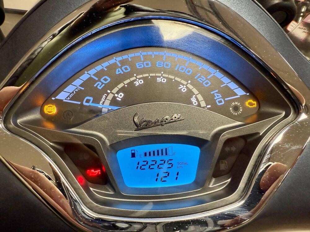 Vespa GTS 300 Hpe (2019) (5)