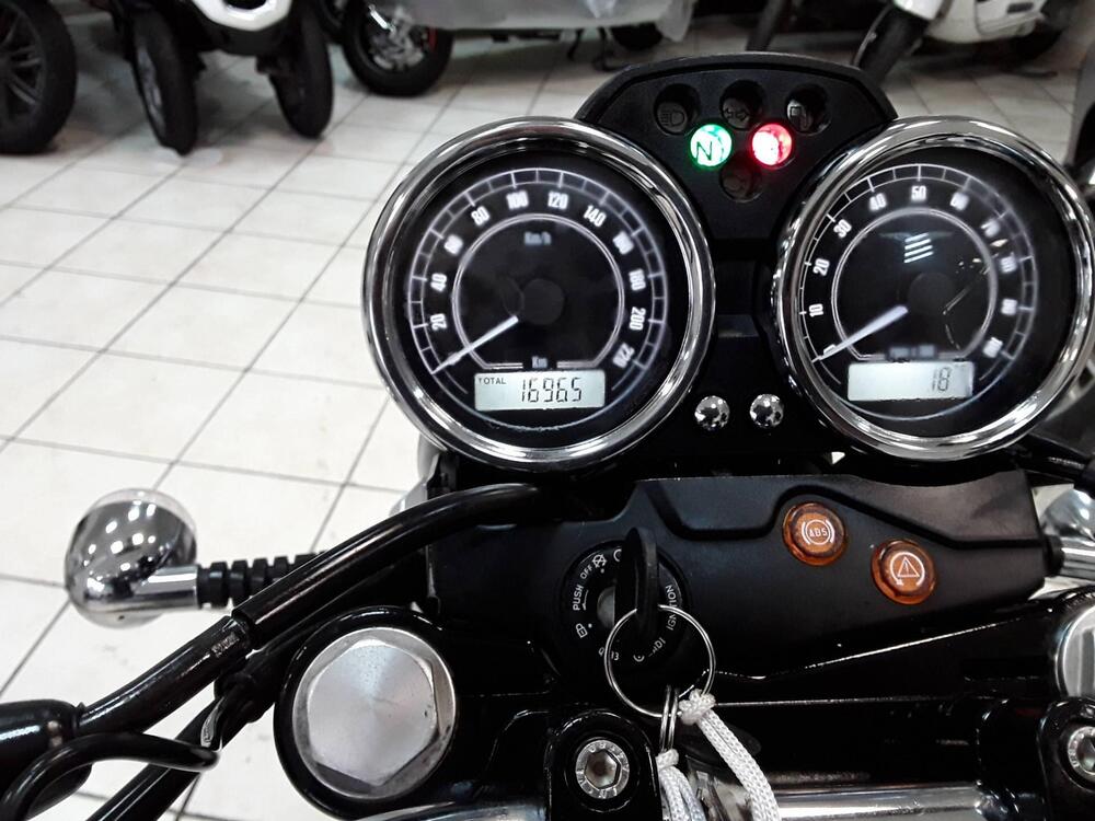 Moto Guzzi V7 II Special (2015 - 17) (3)