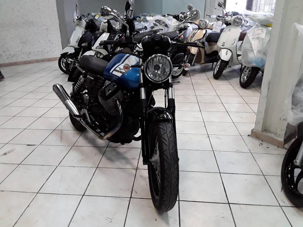 Moto Guzzi V7 II Special (2015 - 17) (4)