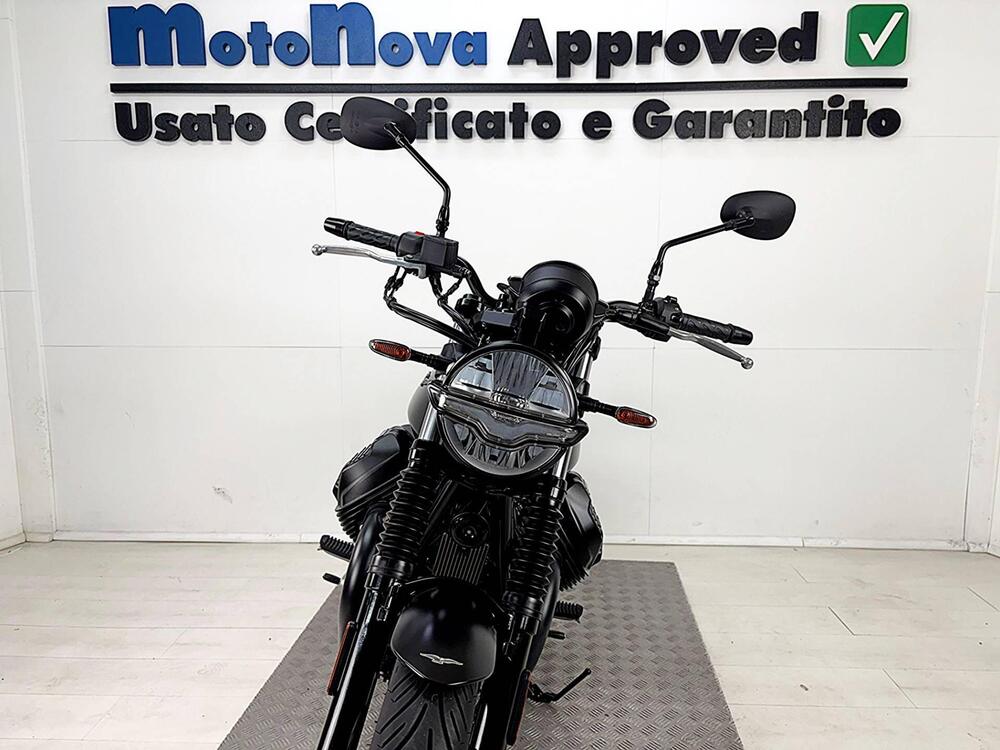 Moto Guzzi V7 Stone (2021 - 25) (2)