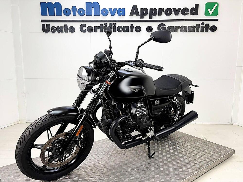 Moto Guzzi V7 Stone (2021 - 25)