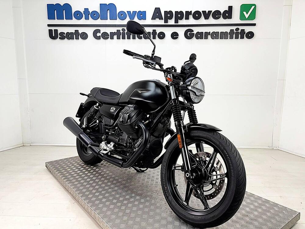 Moto Guzzi V7 Stone (2021 - 25) (3)