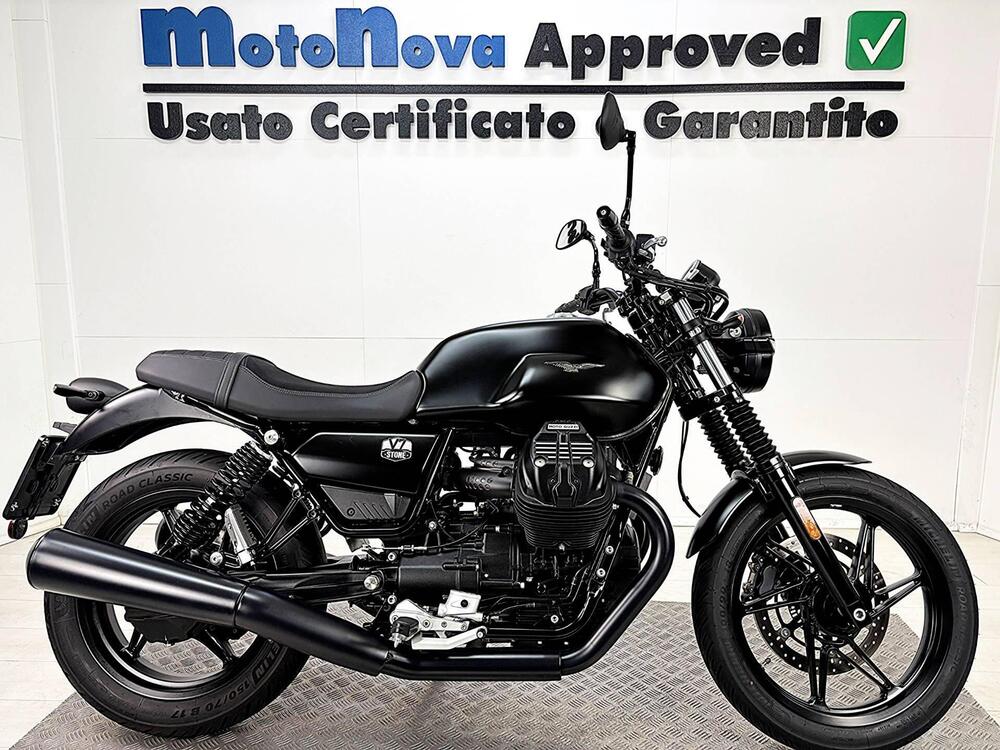 Moto Guzzi V7 Stone (2021 - 25) (4)